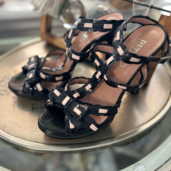 Sexy Valentino strappy heels! - Picture 3 of 4